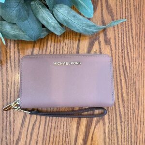 Michael Kors Mauve Wallet/ Zip Wristlet with Gold Hardware